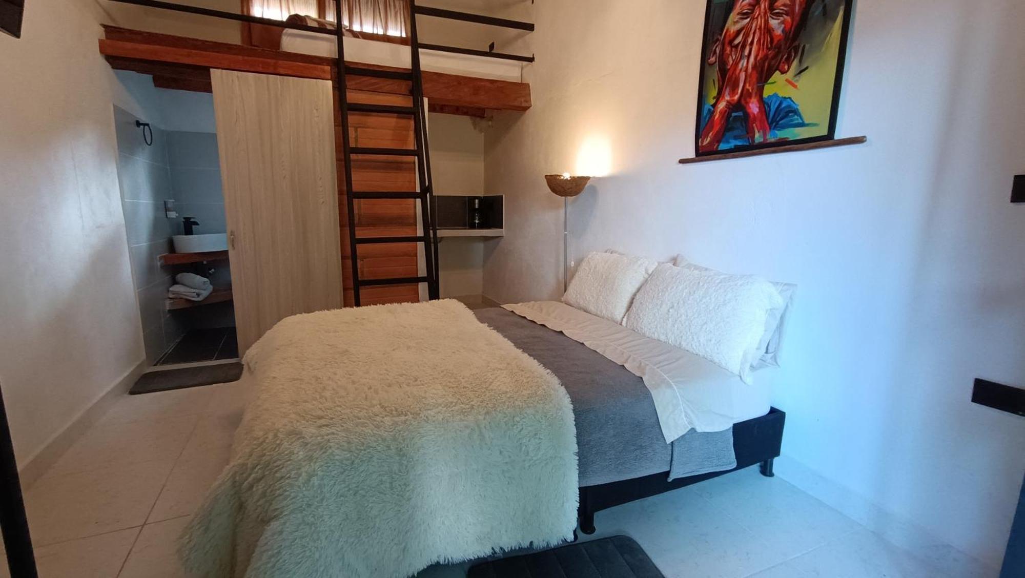 Hotel Marrokos Aeropuerto Jose Maria Cordova Гуарне Екстериор снимка